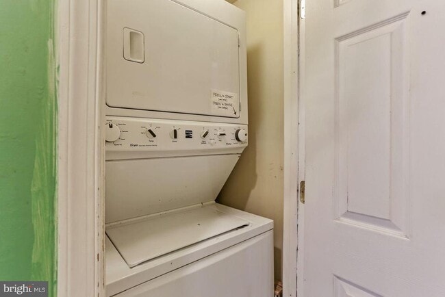 Building Photo - 1116 Monroe St NW