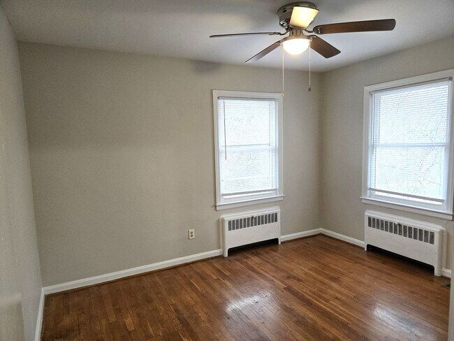 Building Photo - 401 Springhill Dr