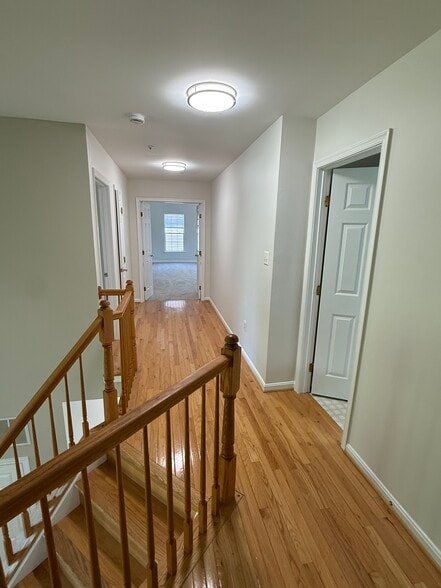 Upstairs Hallway - 911 Lake Front Dr