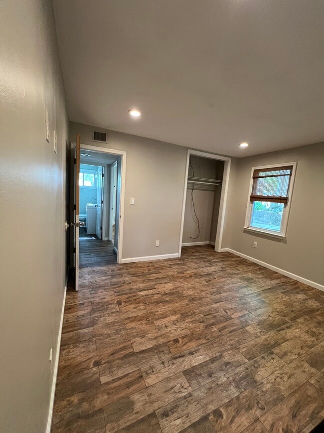 Building Photo - 1302 Coral Sea Dr