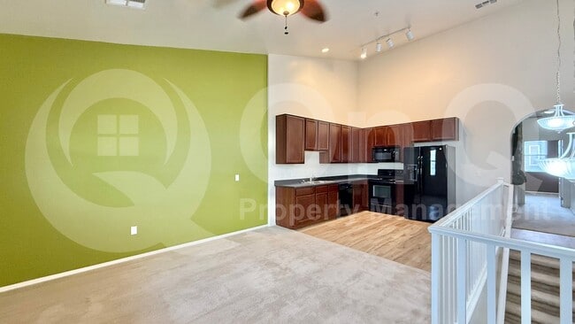 Building Photo - 2222 E Huntington Dr