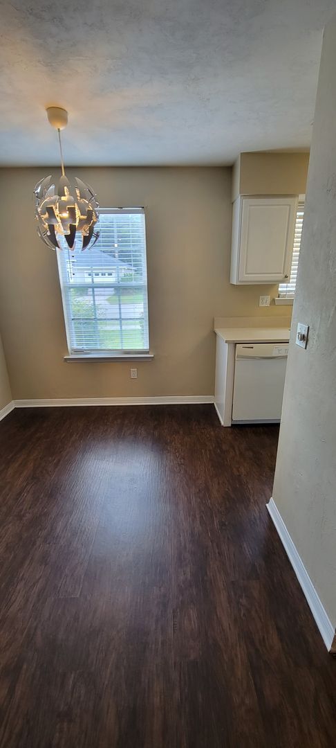 Building Photo - 3 bedroom/2 bath in Palm Grove