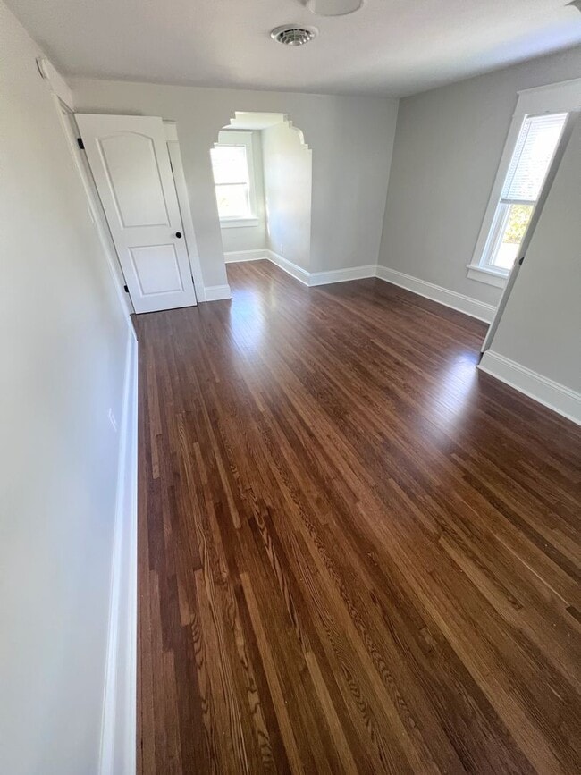Building Photo - 3 Bed | 2 Bath | 1+ Acre | 2-Car Garage | ...