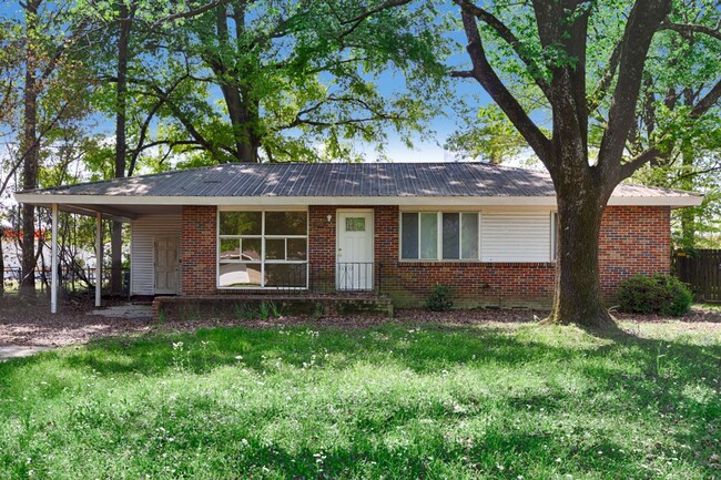 Building Photo - 1707 Buena Vista Cir SE