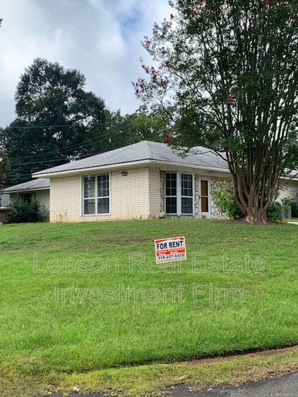 Building Photo - 302 Avenida Dr