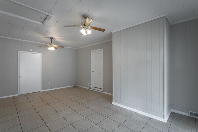 Building Photo - Spacious 3 Bedroom · 2 Bath Home in Chatta...