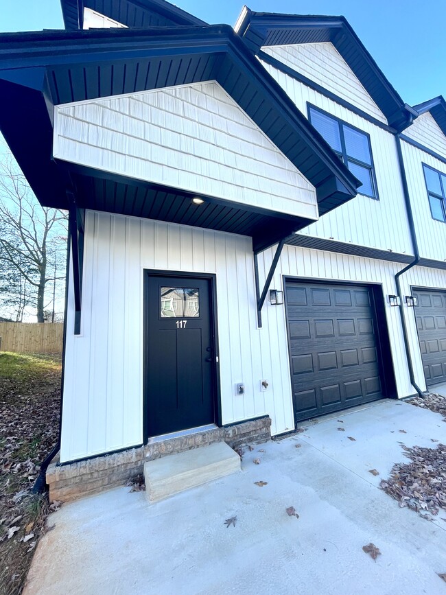 Building Photo - 101 Independence Ln