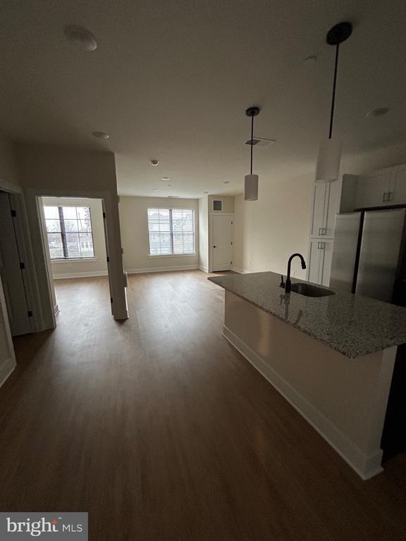 Building Photo - 624 Main St