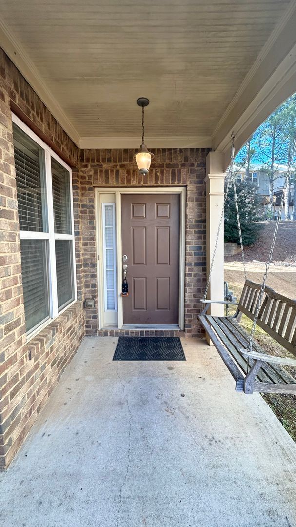 Building Photo - Alpharetta 4 Bedroom-3 Bathroom, Granite Counters, Stainless Appliances, Hardwoods