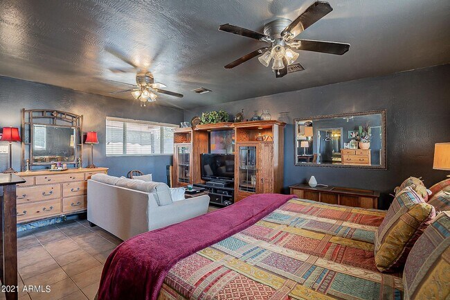 Building Photo - CUTE 2 Bedroom 1 Bath bungalow in Sunnyslope with full casita