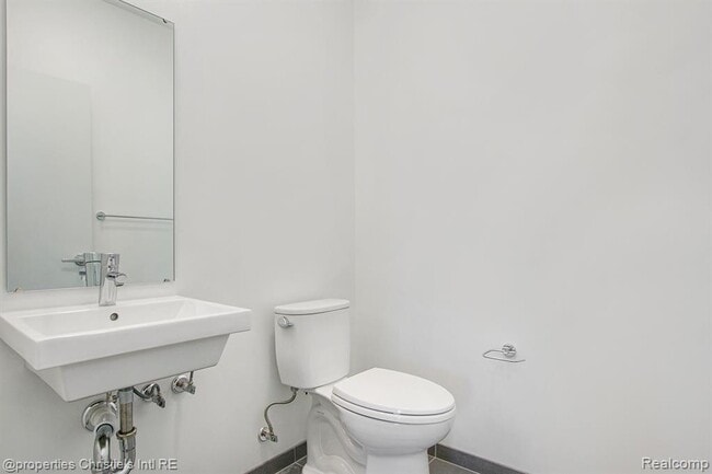 Building Photo - 7410 Kercheval Ave