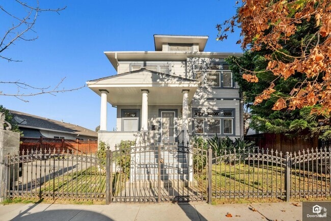 Building Photo - 114 N 17th St