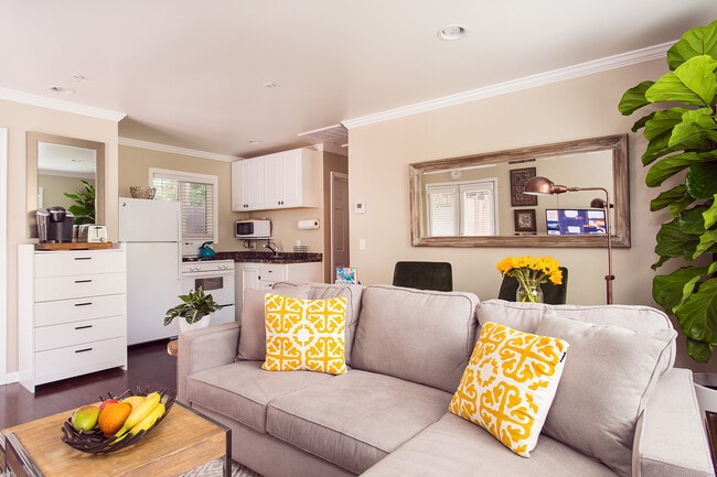Living room - 153 S La Peer Dr