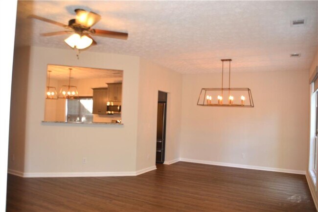 Building Photo - 2021 Crestview Way