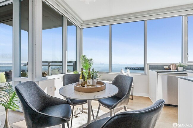 Building Photo - 501 Beale St