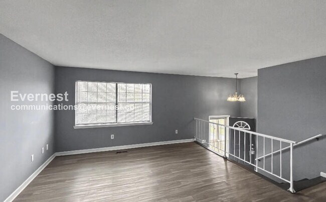 Building Photo - 3 Bed, 2 Bath Home with Garage / Available Now!