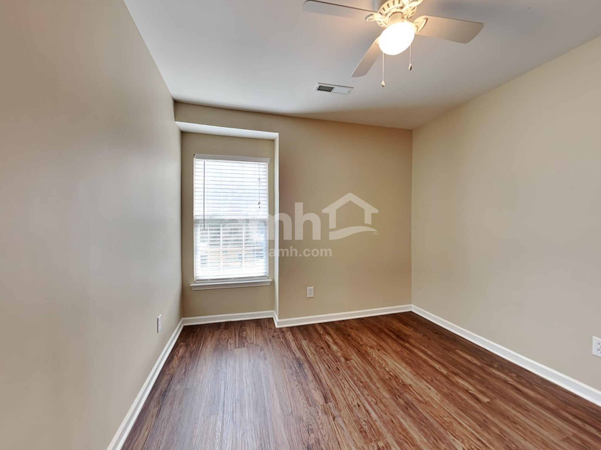 Building Photo - 8829 Shadowglen Dr