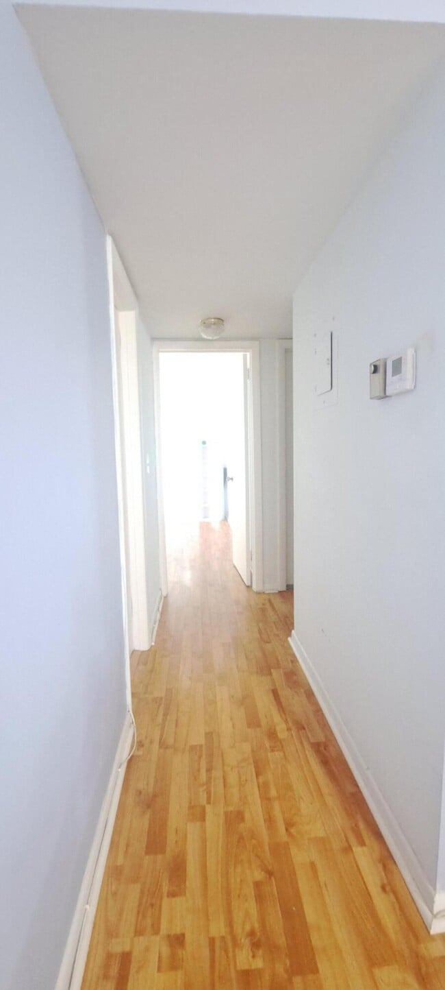 Building Photo - 230 Bedford E