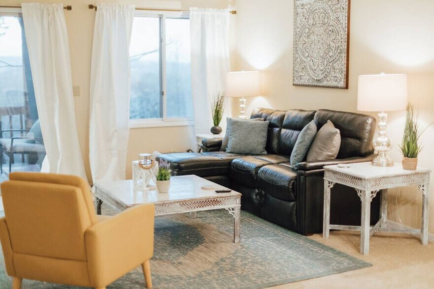 Building Photo - 722 Liberty Bell Blvd