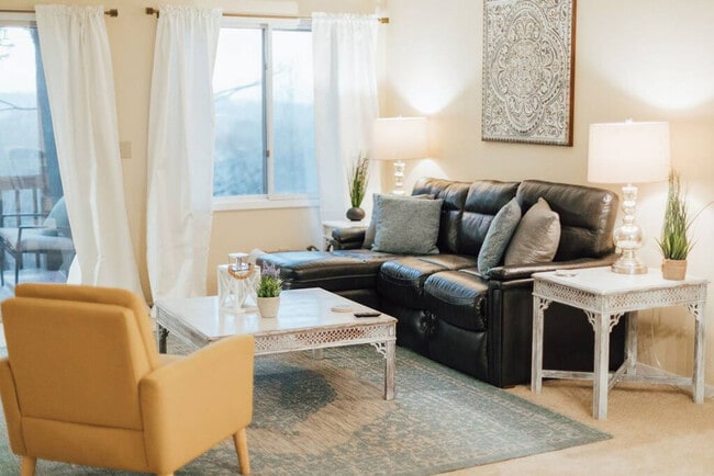 Building Photo - 722 Liberty Bell Blvd