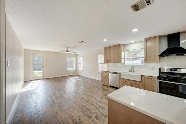 Building Photo - 2317 Friarcreek Loop