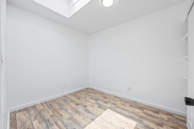 Building Photo - 657 Evergreen Ave