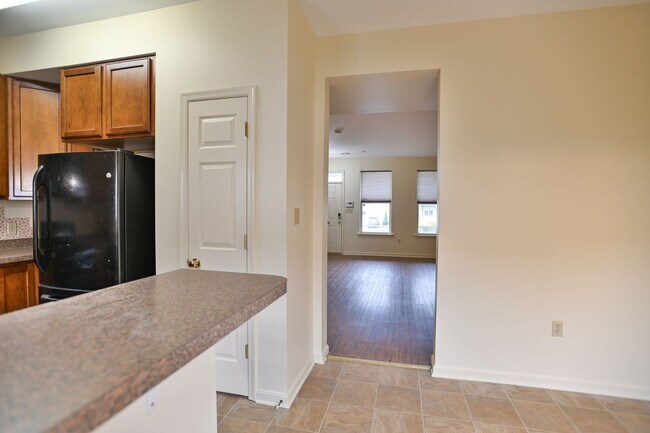 Building Photo - 3 Bedroom Single Family in Midtown with Pa...