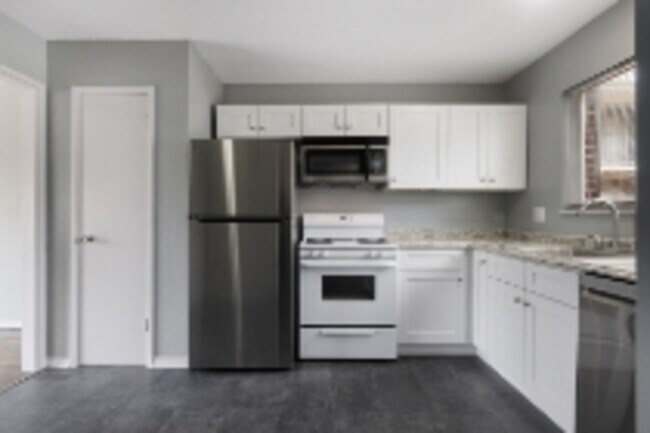 Building Photo - 423 W 87 Pl