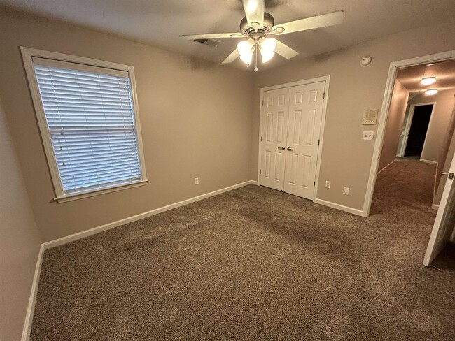 Building Photo - 1390 Island Town Dr