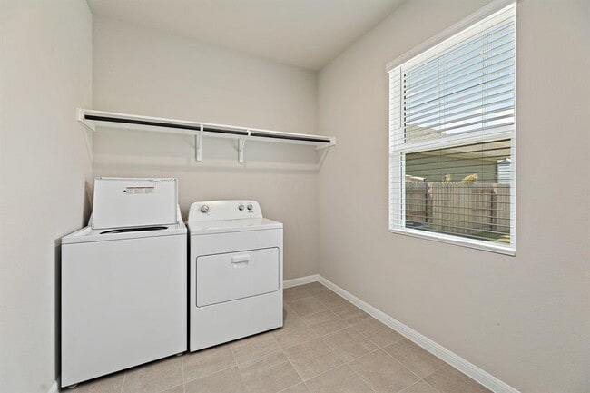 Building Photo - 207 Cherry Blossom Ln