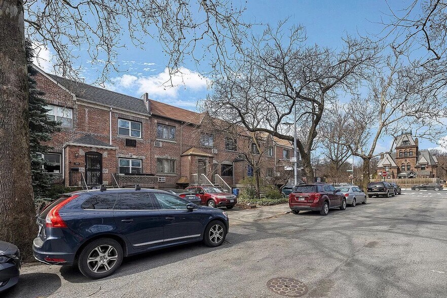 Building Photo - 16 Micieli Pl