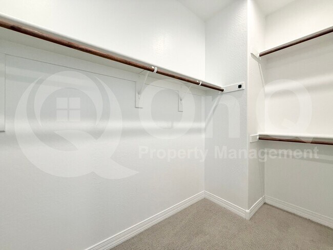 Building Photo - 6908 S 12th Way