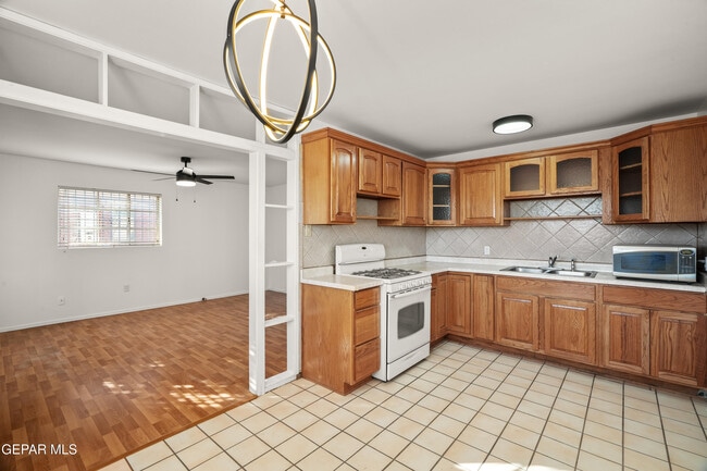 Building Photo - 255 Francis St