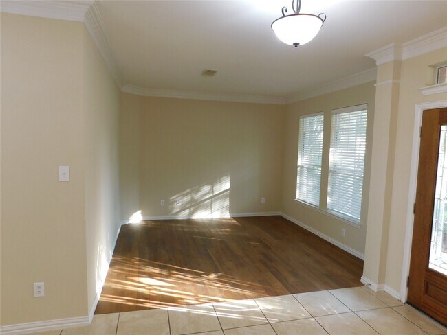 Building Photo - 5527 Baron Ridge Ln