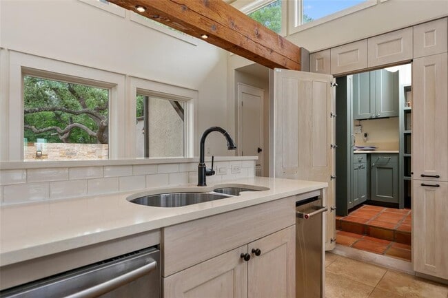 Building Photo - 15911 Booth Cir
