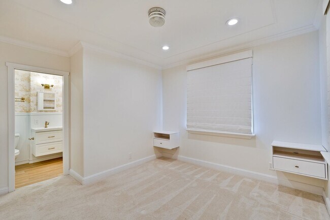 Building Photo - Quaint and Cozy One-Story Craftsman-style Home nestled in the sought-after Sunnyvale neighborhood...