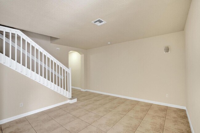 Building Photo - Gorgeous Townhome in Parkland