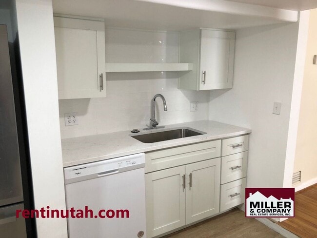 Building Photo - Location, Location, Location!! Yalecrest A...