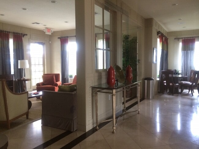 Building Photo - 9200 Westheimer Rd