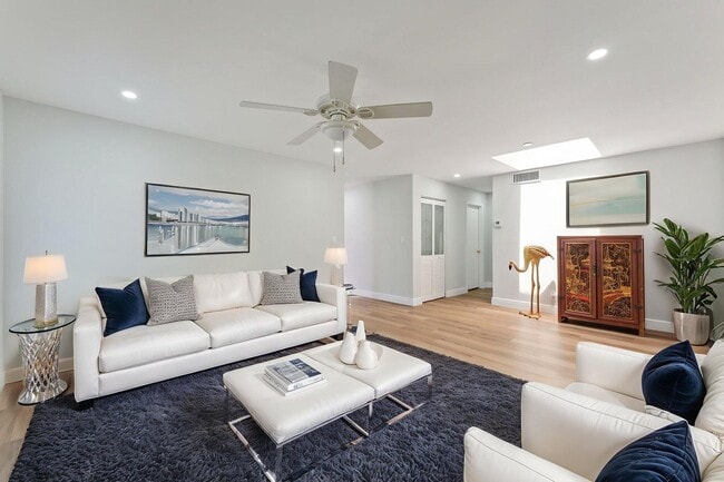 Building Photo - 8860 Rheims Rd