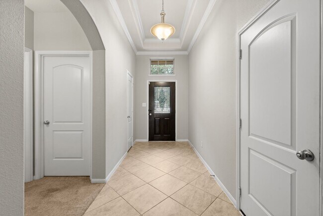 Building Photo - Spacious Home on Oversized Lot in Fort Ben...