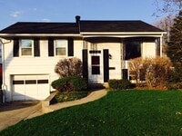 Building Photo - Large 3 Bed 1.5 Bath Maumee Home!