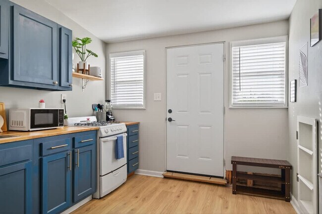 Building Photo - 1427 W Ocean View Ave