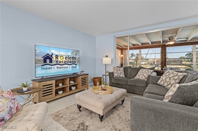 Building Photo - 2823 SE 18th Ave