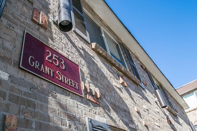 Building Photo - 253 N Grant St