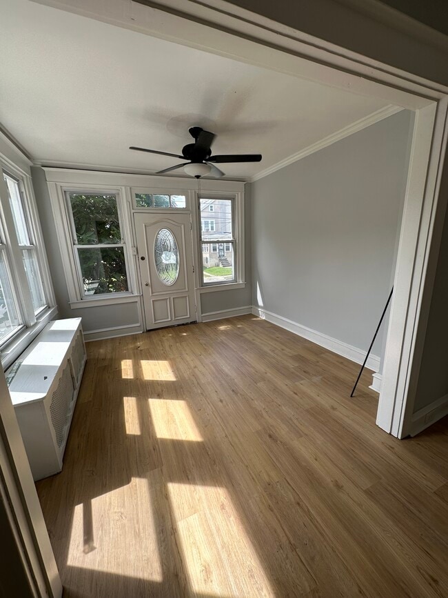 Building Photo - 529 Brookside Ave