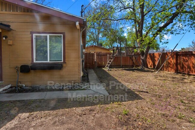 Building Photo - 1026 Windeler Ave