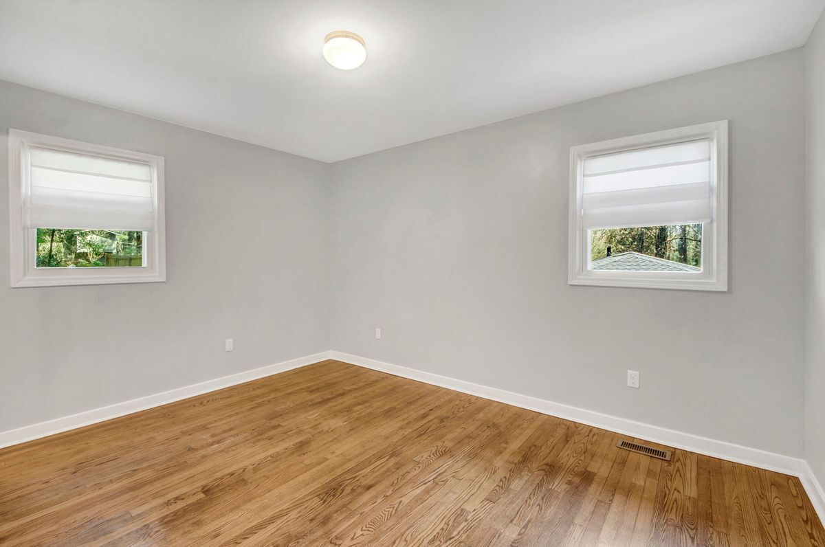 Building Photo - 2692 Rockcliff Rd SE