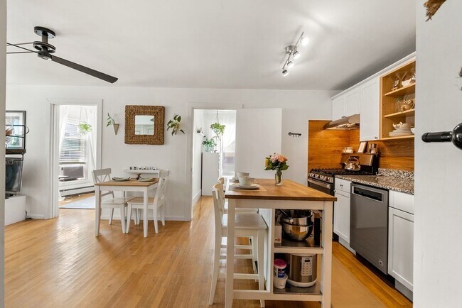 Building Photo - 84 Savin Hill Ave