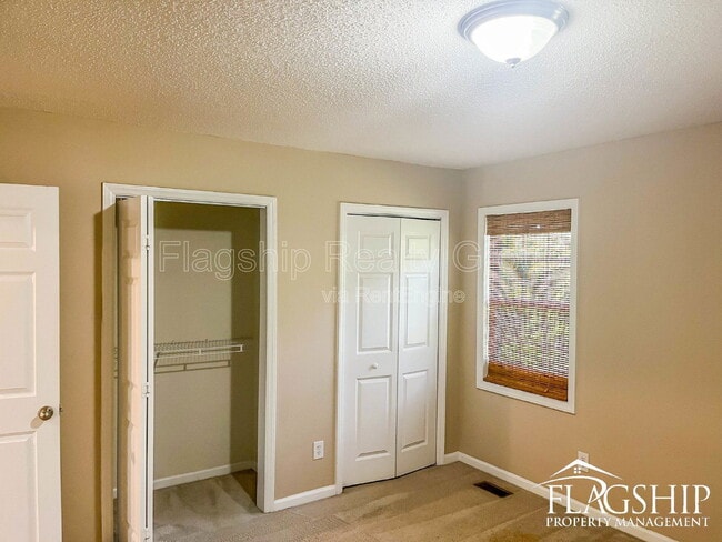 Building Photo - 3813 E Vancroft Cir